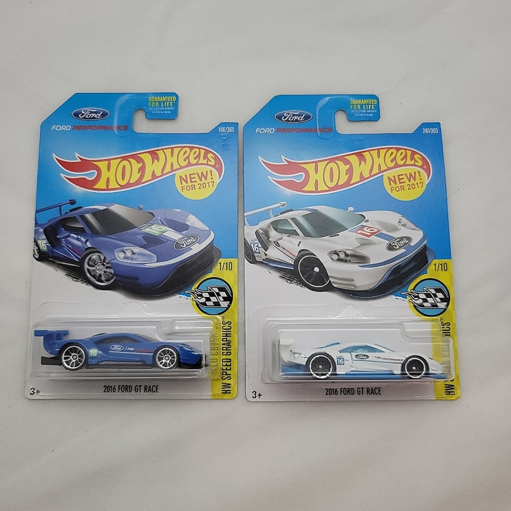Hot Wheels Ford Performance 2016 Ford GT Race (Blue or White)